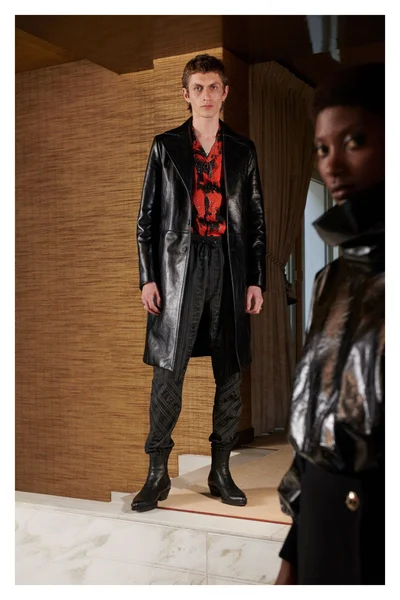 Look 11